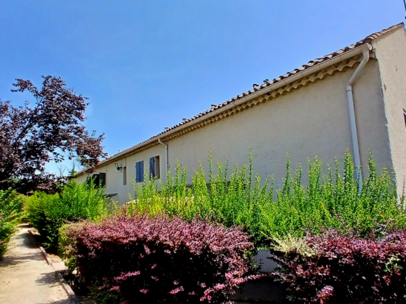 2-bedroom Apartment In Capestang, France (98 M²)