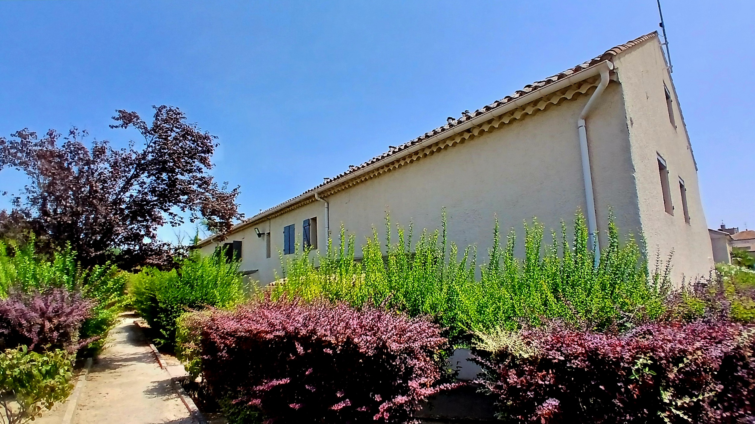 2-bedroom Apartment In Capestang, France (98 M²)