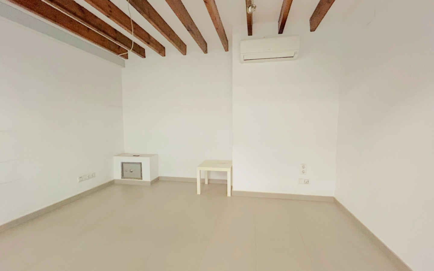 Commercial Premises In Jávea, Spain (220 M²)