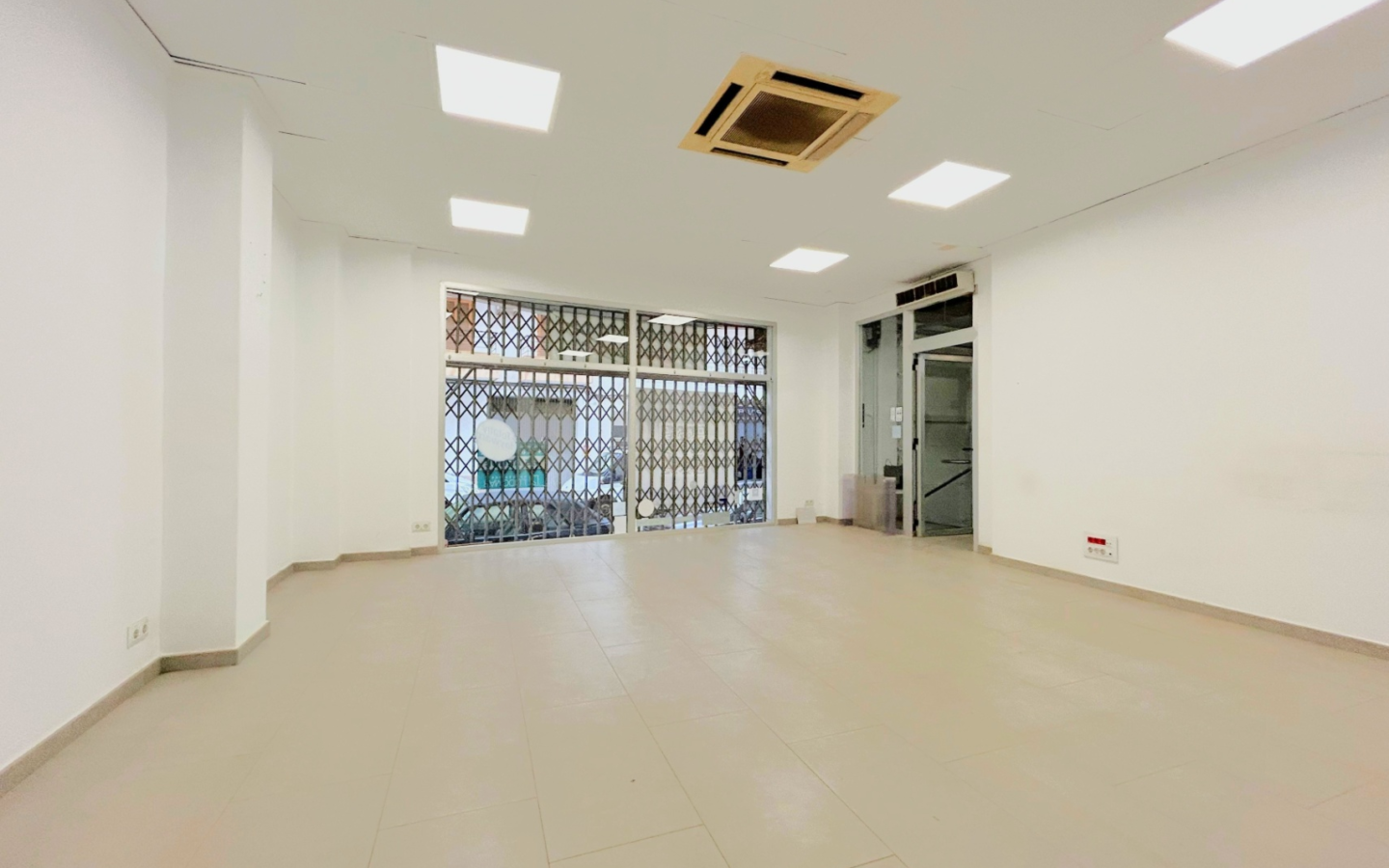 Commercial Premises In Jávea, Spain (220 M²)