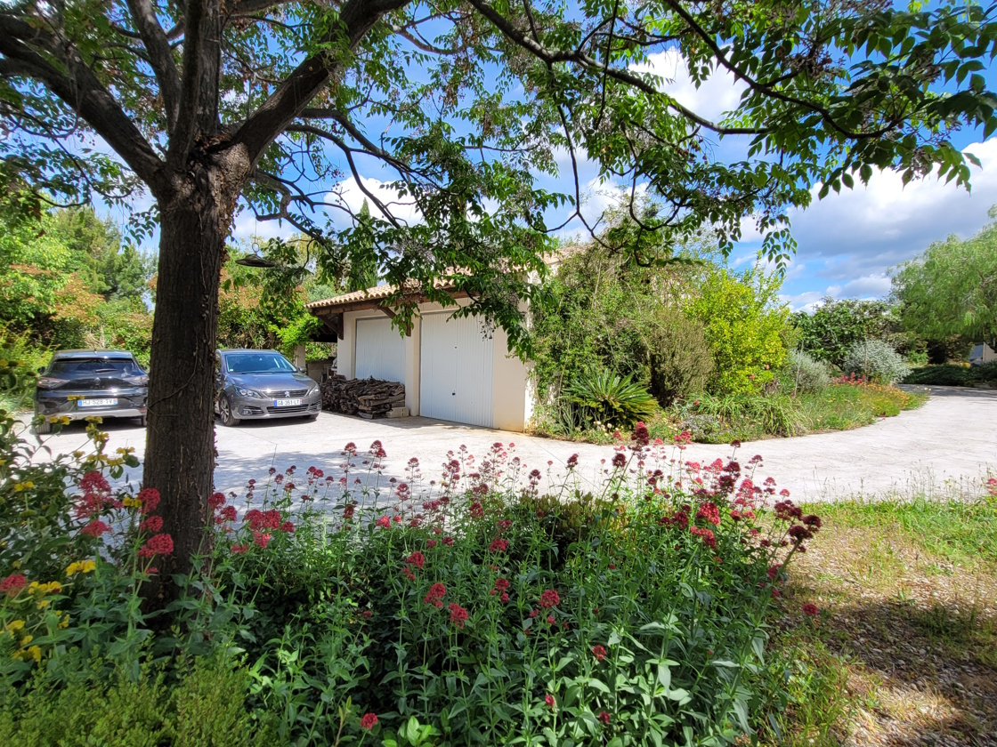 4-bedroom Detached House In Laurens, France (180 M²)