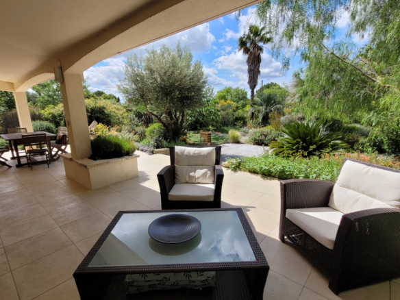 4-bedroom Detached House In Laurens, France (180 M²)