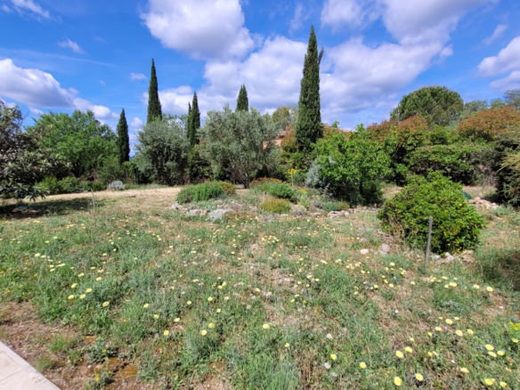 4-bedroom Detached House In Laurens, France (180 M²)