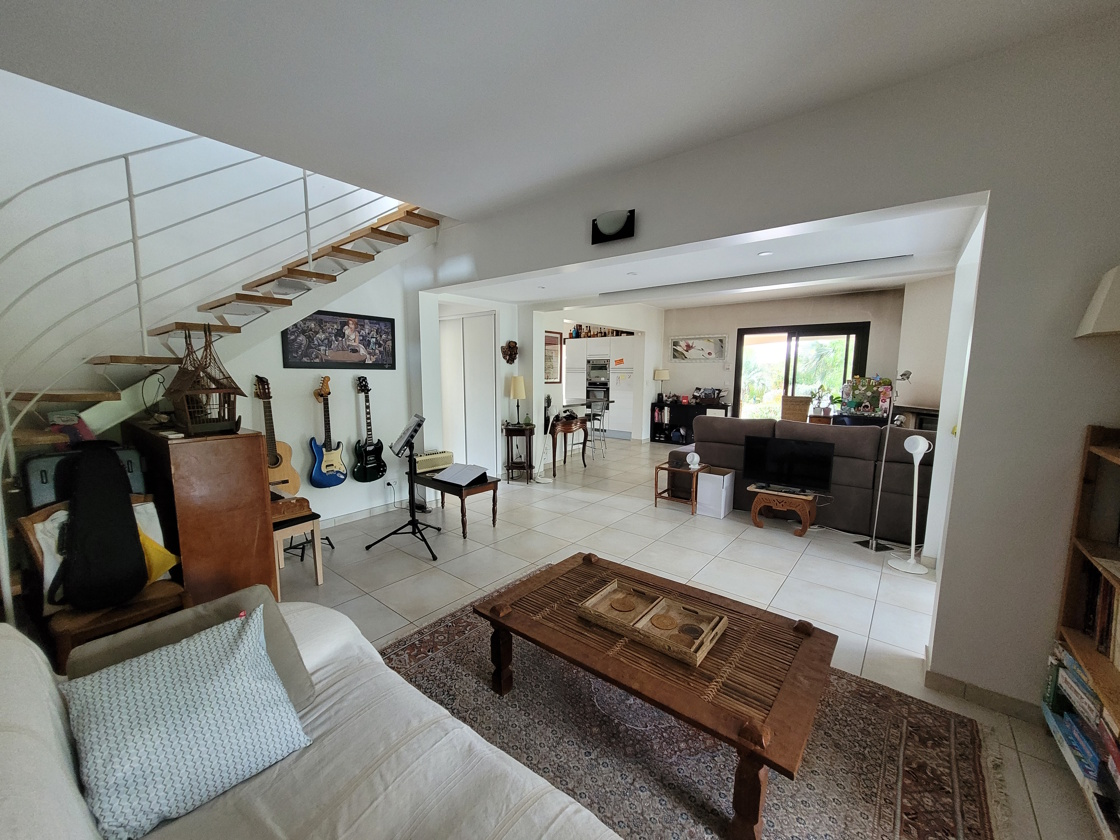 4-bedroom Detached House In Laurens, France (180 M²)