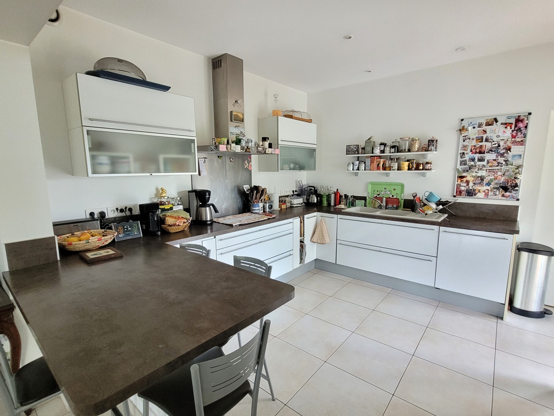 4-bedroom Detached House In Laurens, France (180 M²)