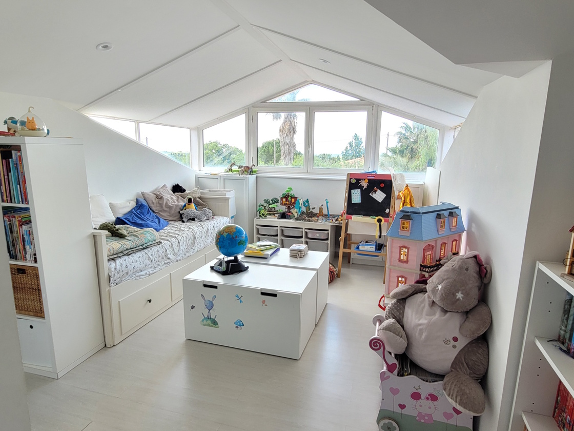 4-bedroom Detached House In Laurens, France (180 M²)