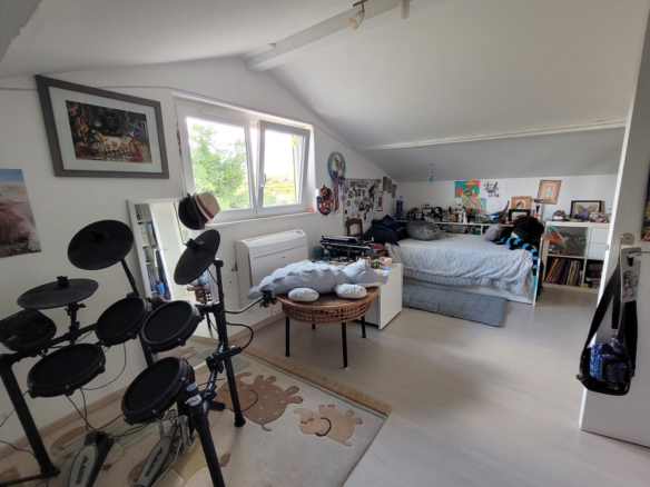 4-bedroom Detached House In Laurens, France (180 M²)