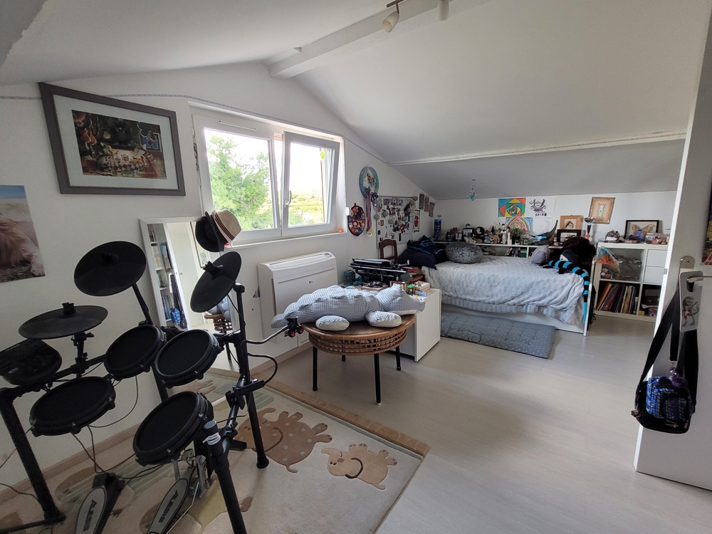 4-bedroom Detached House In Laurens, France (180 M²)