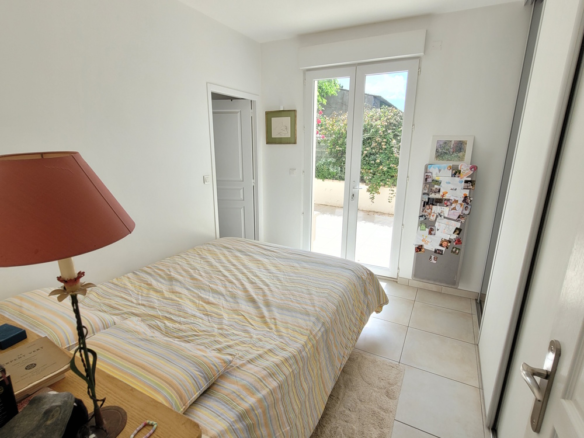 4-bedroom Detached House In Laurens, France (180 M²)