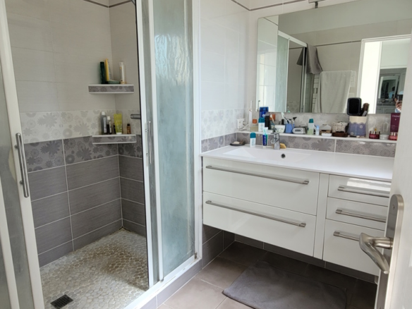 4-bedroom Detached House In Laurens, France (180 M²)