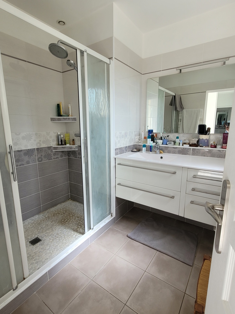4-bedroom Detached House In Laurens, France (180 M²)