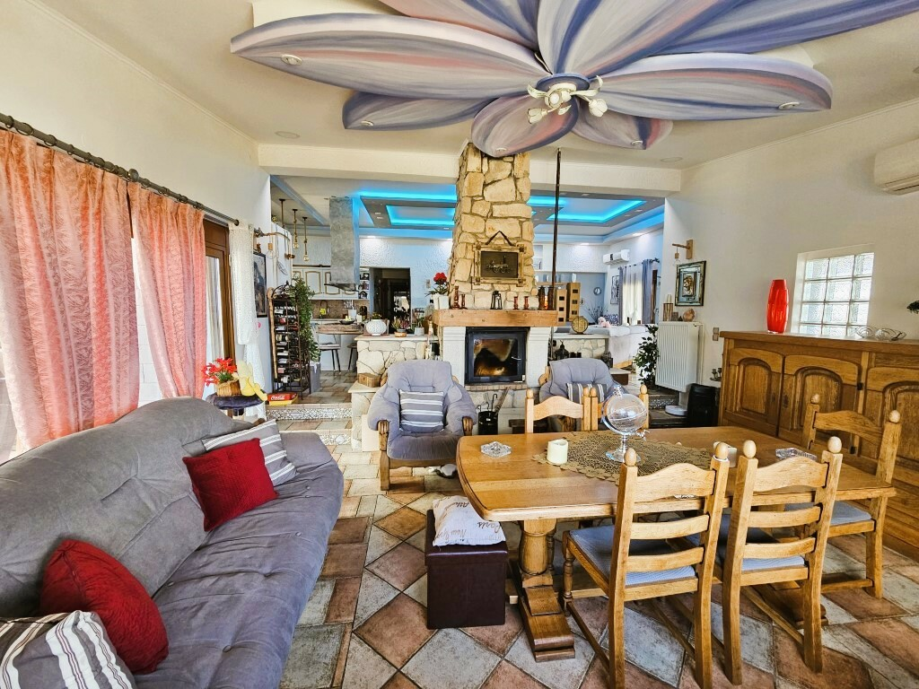 2-bedroom Villa In Gazi, Greece (500 M²)