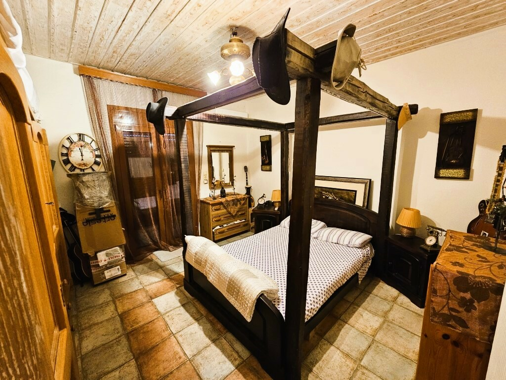2-bedroom Villa In Gazi, Greece (500 M²)