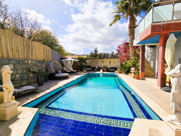 2-bedroom Villa In Gazi, Greece (500 M²)