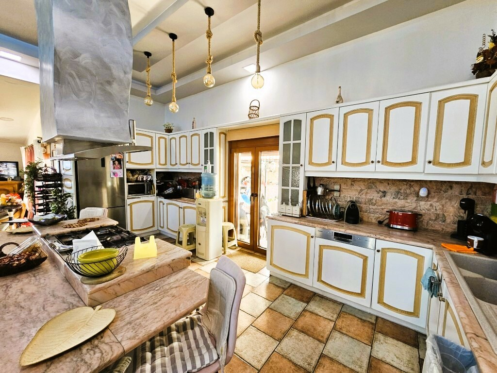 2-bedroom Villa In Gazi, Greece (500 M²)