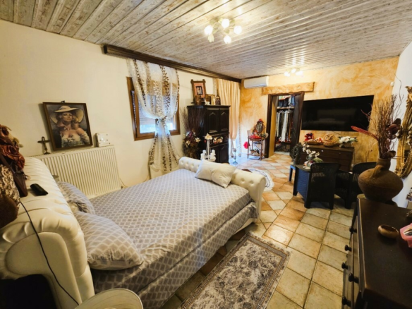 2-bedroom Villa In Gazi, Greece (500 M²)