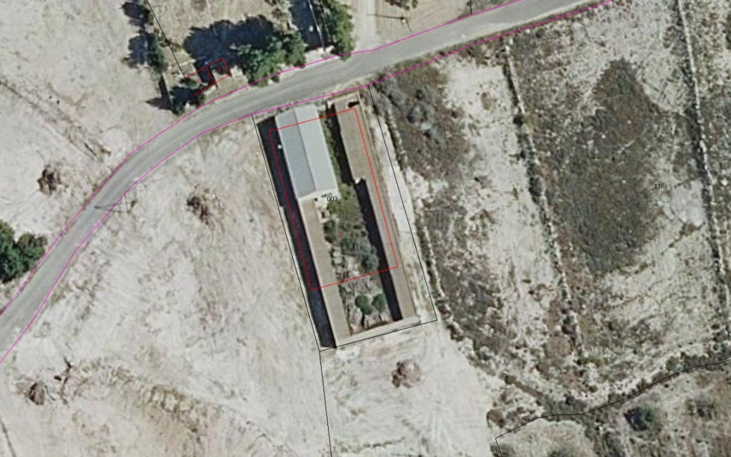 Commercial In Sax, Spain (594 M²)