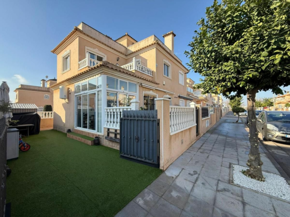 2-bedroom Villa In Pilar De La Horadada, Spain (96 M²)