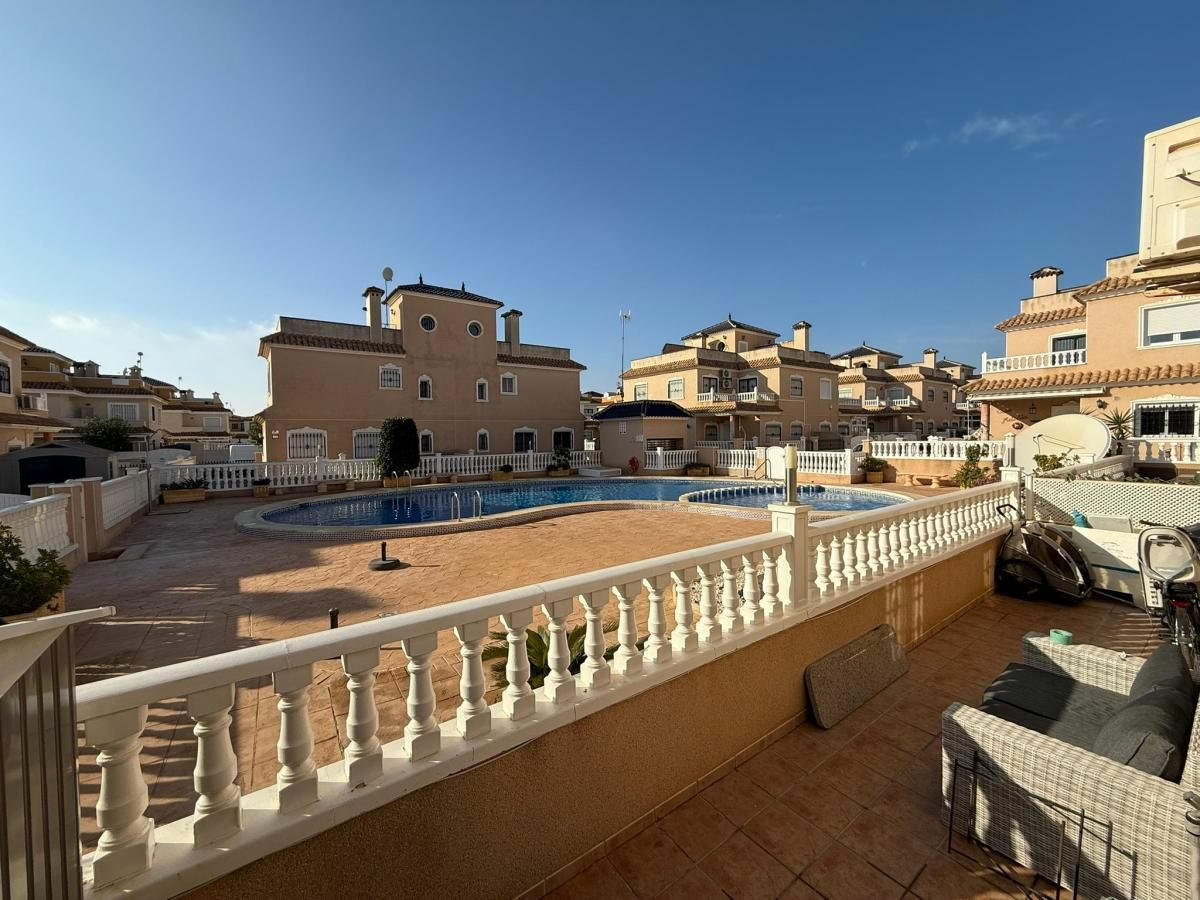 2-bedroom Villa In Pilar De La Horadada, Spain (96 M²)