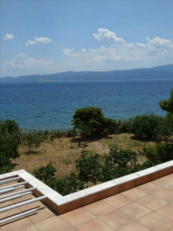 Building In Agioi Theodoroi, Greece (480 M²)