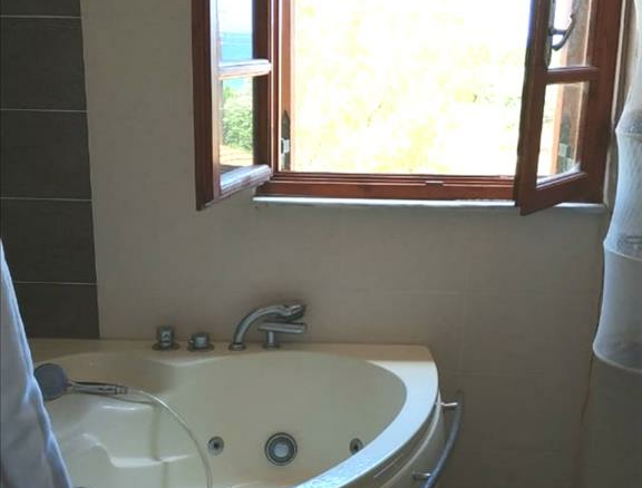 Building In Agioi Theodoroi, Greece (480 M²)