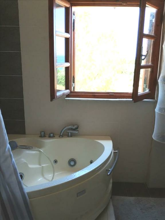 Building In Agioi Theodoroi, Greece (480 M²)