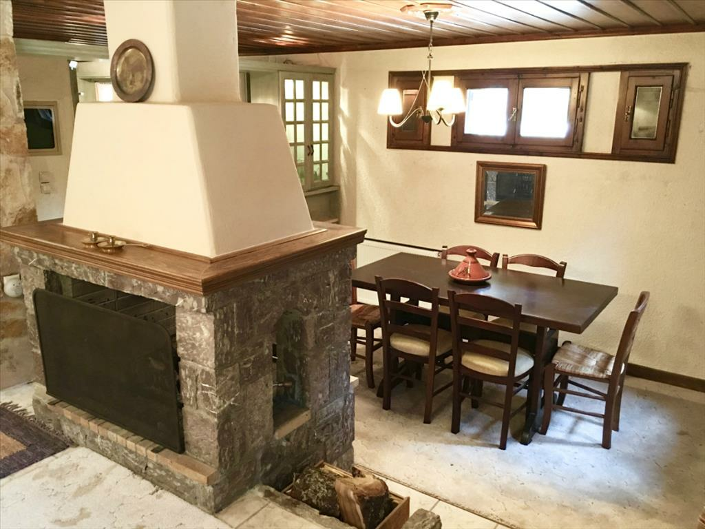 Business In Arachova, Greece (234 M²)