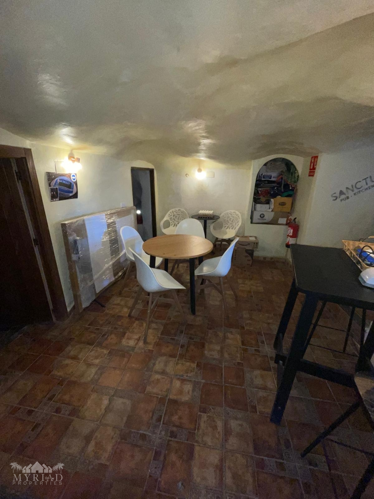 6467_594d2913-8429-4089-8fb9-6f60b90c1057-0b649e Commercial In Pinoso, Spain (160 M²)