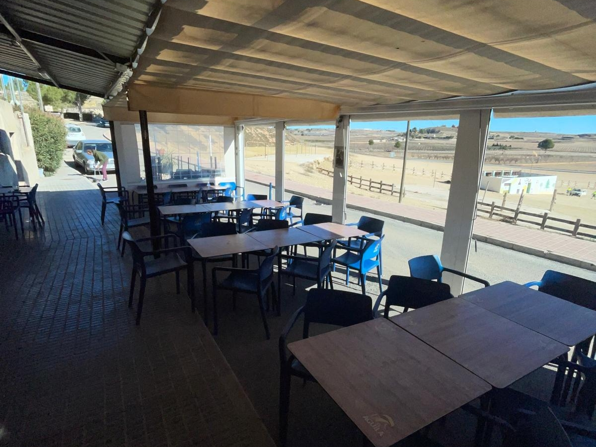 Commercial In Pinoso, Spain (160 M²)