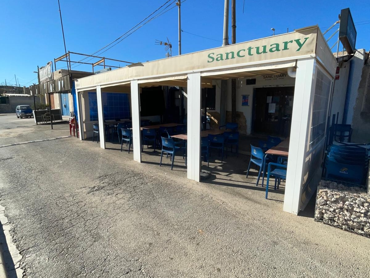 Commercial In Pinoso, Spain (160 M²)