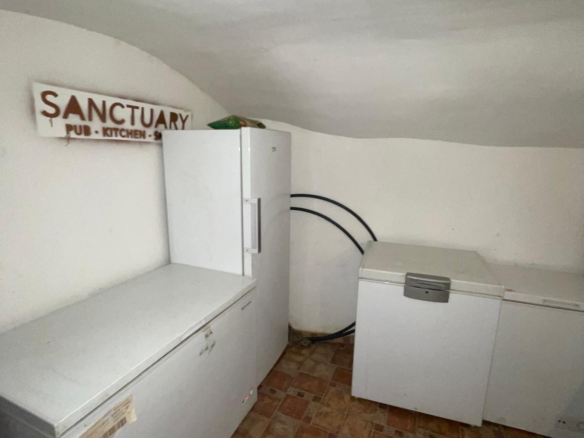 Commercial In Pinoso, Spain (160 M²)