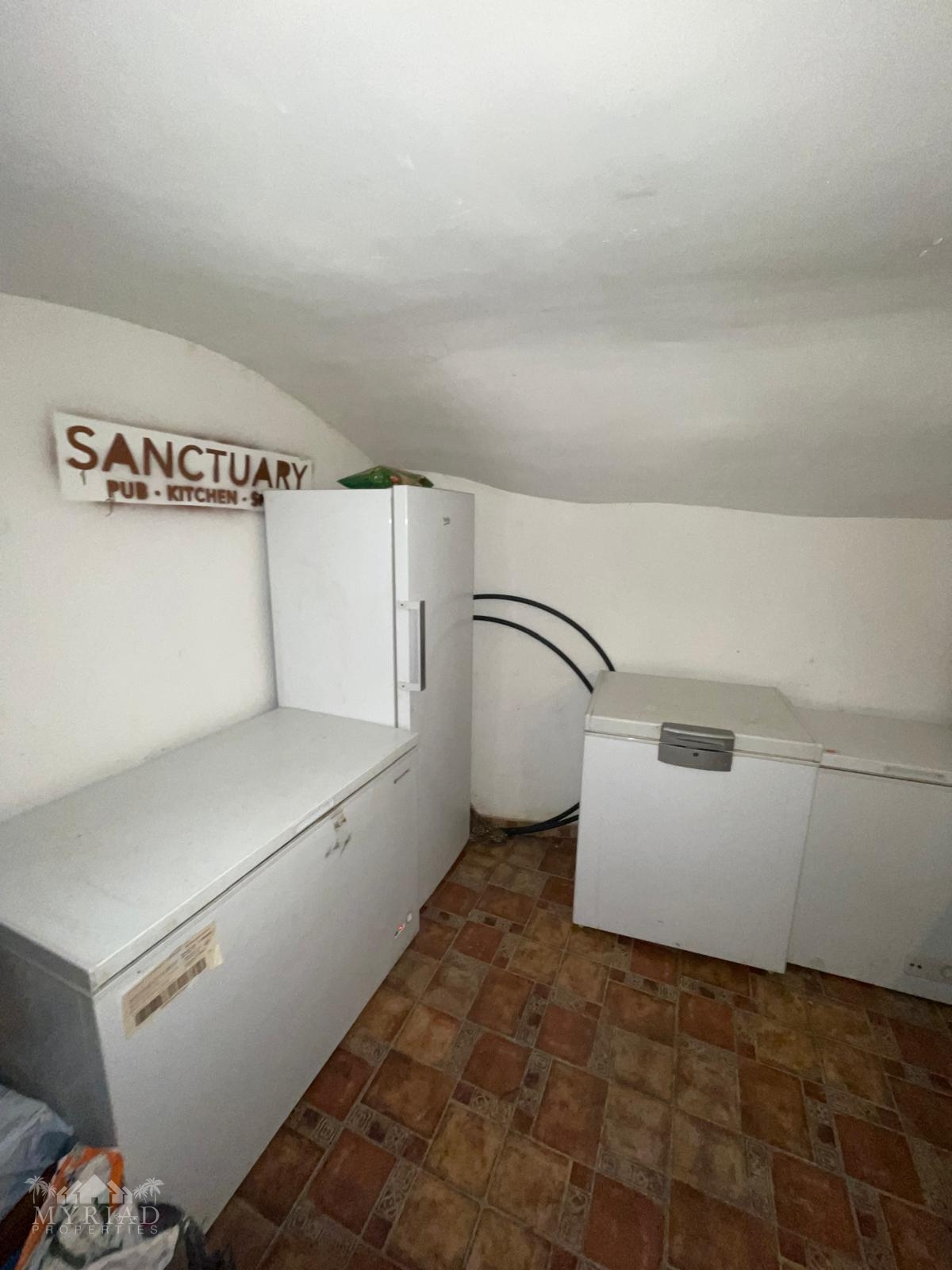 6467_e4672ef7-309c-4f16-ac24-751b34f89b59-8bddf5 Commercial In Pinoso, Spain (160 M²)