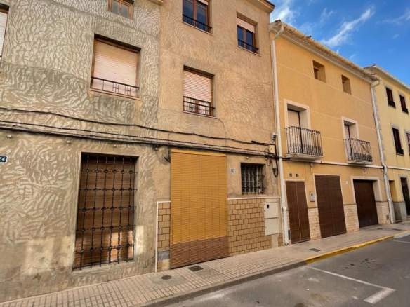5-bedroom Townhouse In Pinoso, Spain (205 M²)