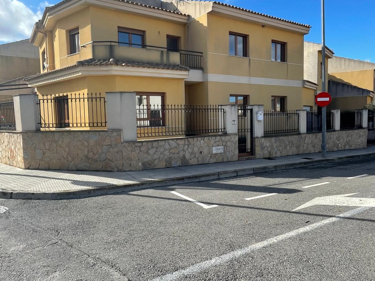 4-bedroom Townhouse In Pinoso, Spain (158 M²)