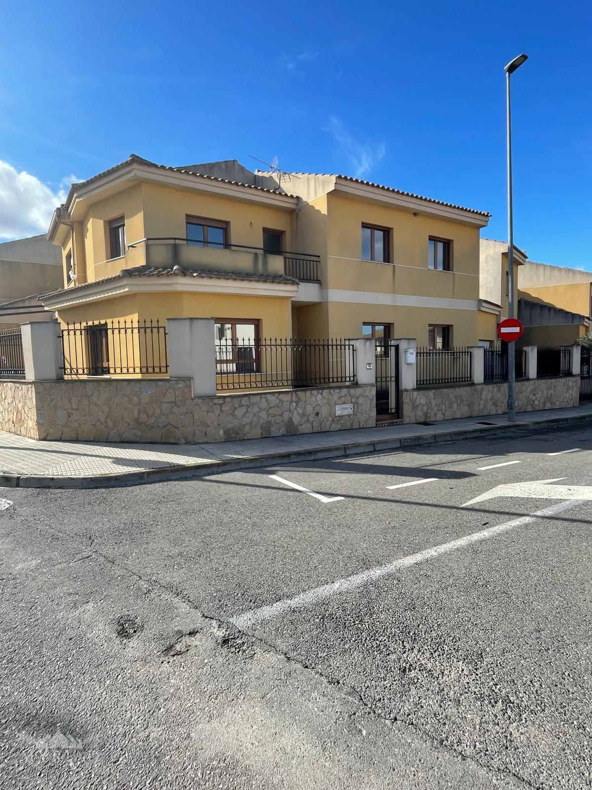 4-bedroom Townhouse In Pinoso, Spain (158 M²)