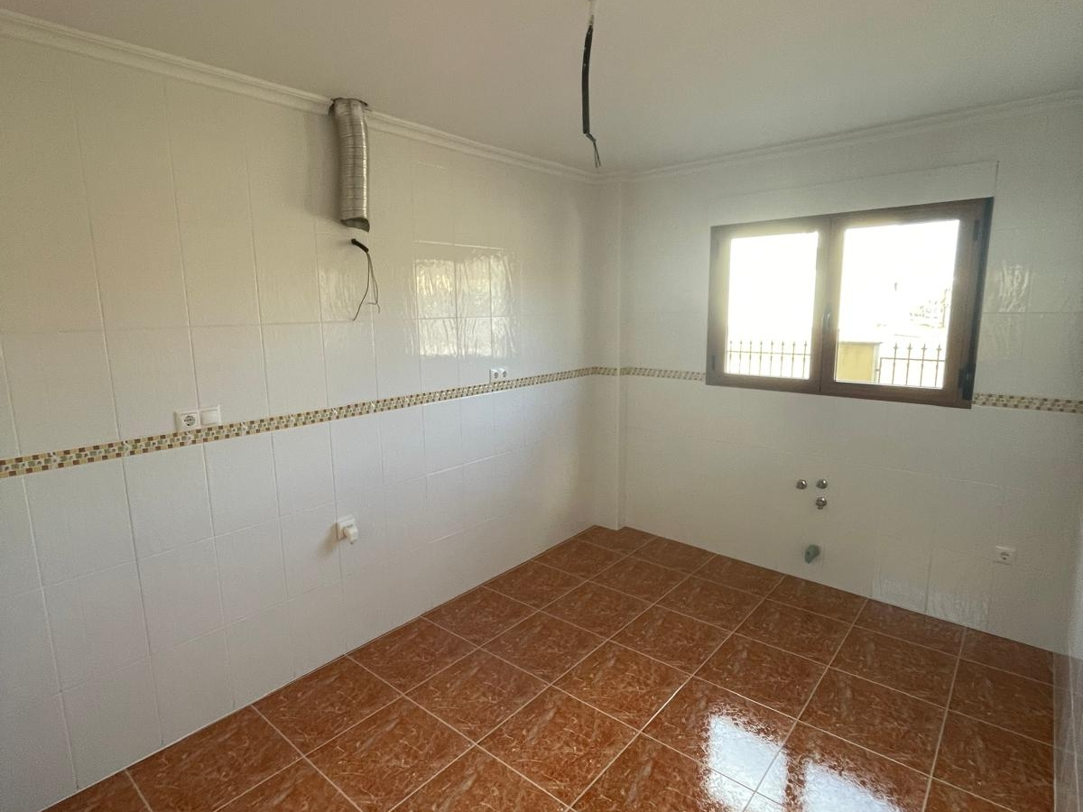 4-bedroom Townhouse In Pinoso, Spain (158 M²)