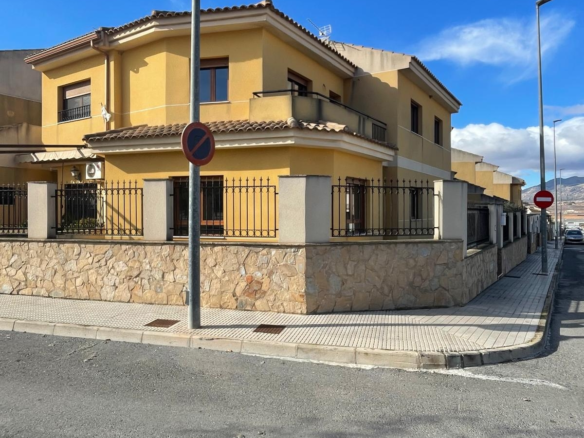 4-bedroom Townhouse In Pinoso, Spain (158 M²)