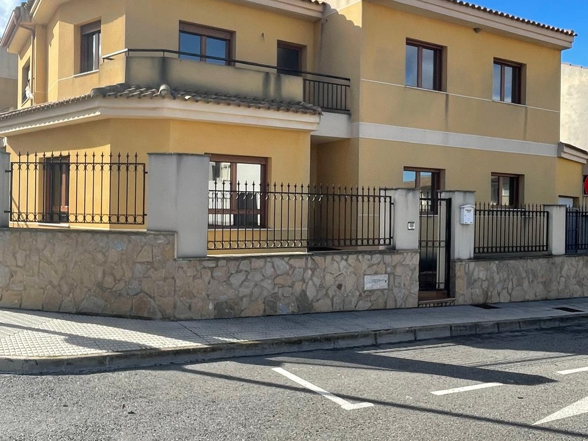 4-bedroom Townhouse In Pinoso, Spain (158 M²)