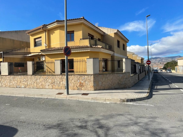 4-bedroom Townhouse In Pinoso, Spain (158 M²)