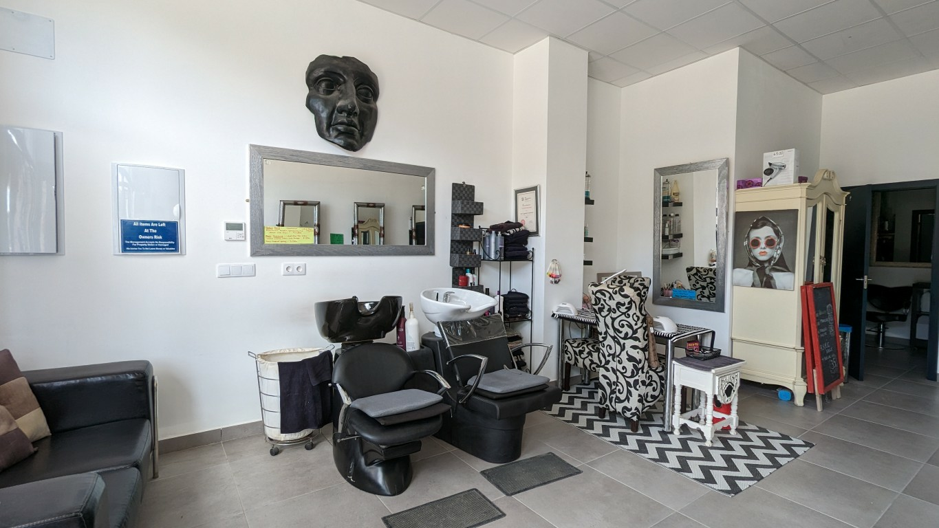 Commercial In Lo Crispin, Spain (69 M²)