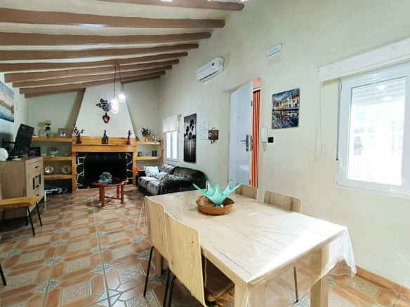 3-bedroom Detached Villa In Barinas, Spain (116 M²)
