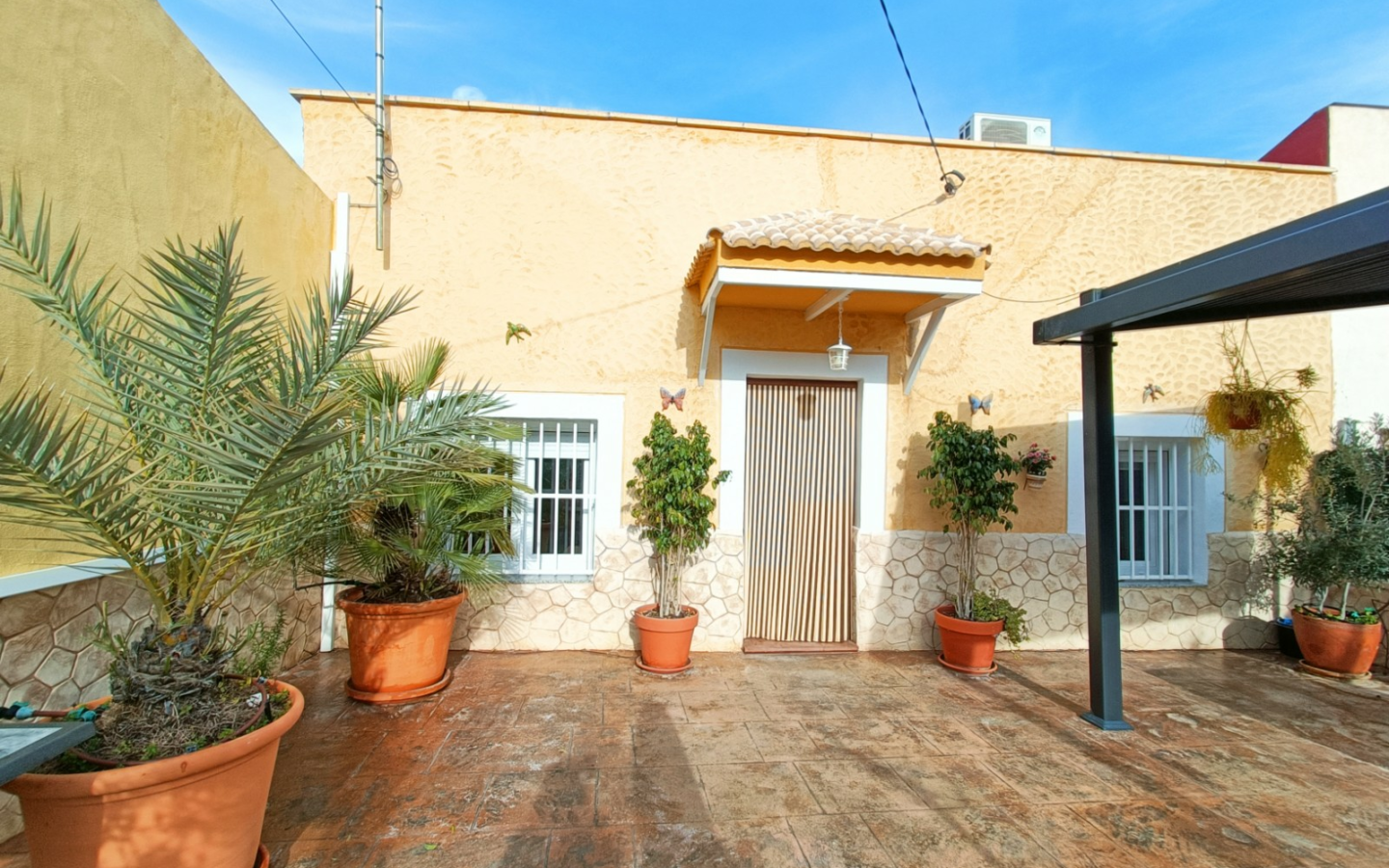 3-bedroom Detached Villa In Barinas, Spain (116 M²)
