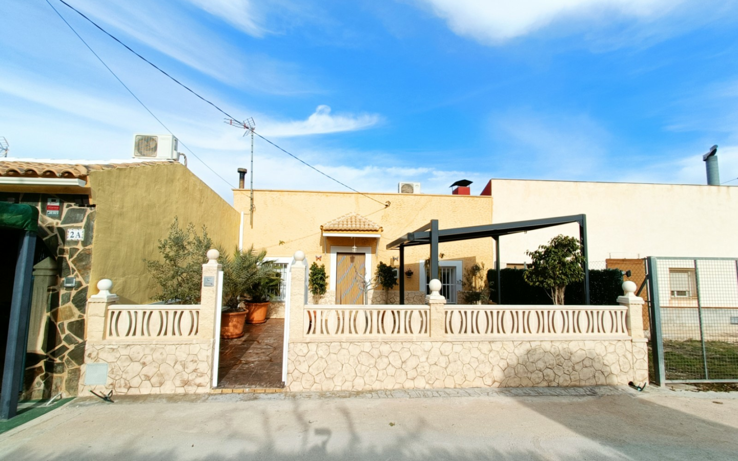 3-bedroom Detached Villa In Barinas, Spain (116 M²)