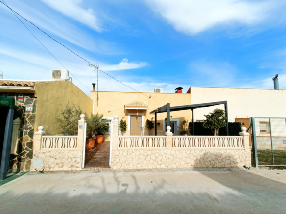 3-bedroom Detached Villa In Barinas, Spain (116 M²)