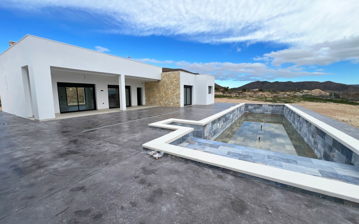 3-bedroom Detached Villa In Aspe, Spain (190 M²)
