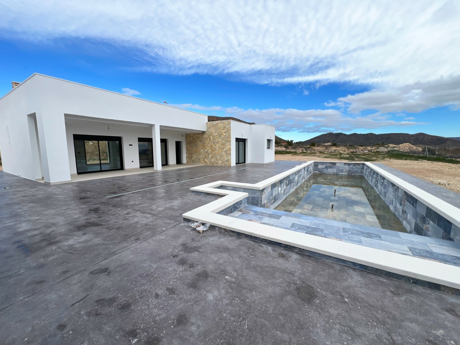 3-bedroom Detached Villa In Aspe, Spain (190 M²)