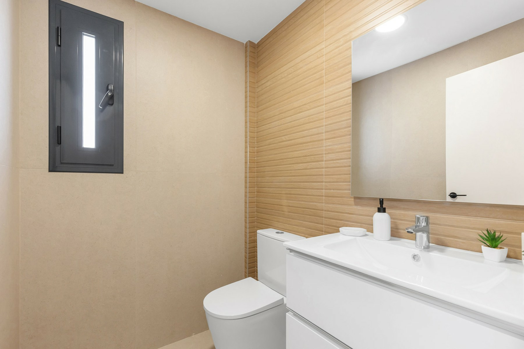 o_1jifaboqr14fe17gb1soi1uoiseu2s-6d706c 4-bedroom Townhouse In Rafal, Spain (207 M²)