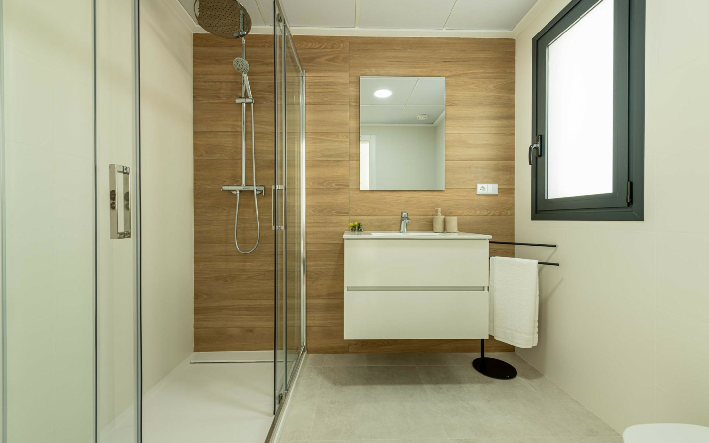 3-bedroom Townhouse In Cox, Spain (178 M²)