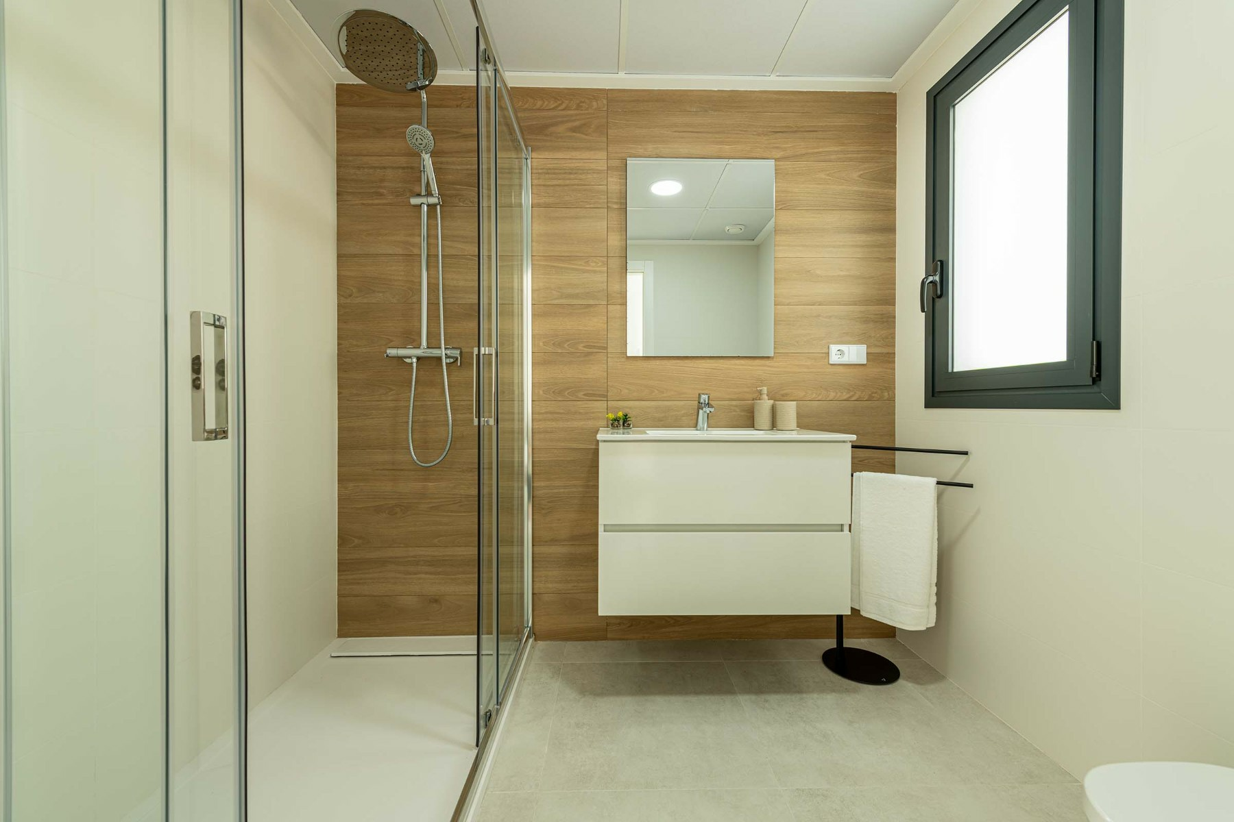 o_1jiffl9f213ne65htcc1h7l1i0k2l-43f789 3-bedroom Townhouse In Cox, Spain (178 M²)