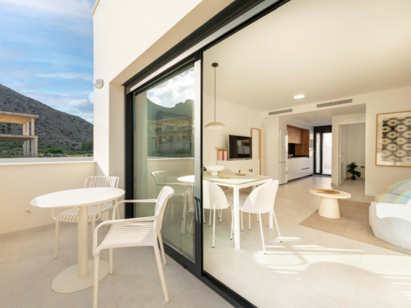 3-bedroom Townhouse In Cox, Spain (178 M²)